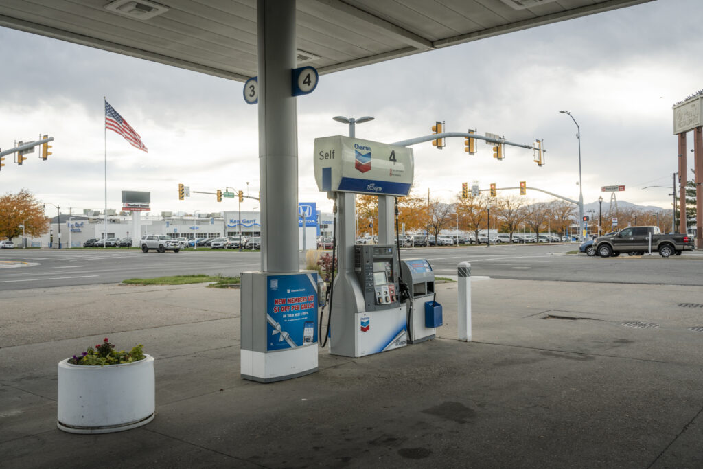 Chevron petrol station, Salt Lake City, phototography print by Niek de Greef