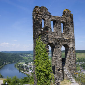 Grevenburg ruïne langs de moezel bij Traben-Trarbach, Duitsland